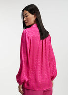 CAMISA LOLA CASADMNT C/LENÇO JACQUARD LOGO - Carla Valente