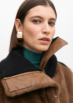 CASACO LOLA CASADMNT DE PELO CURTO COM DETALHES LETERAIS - Carla Valente