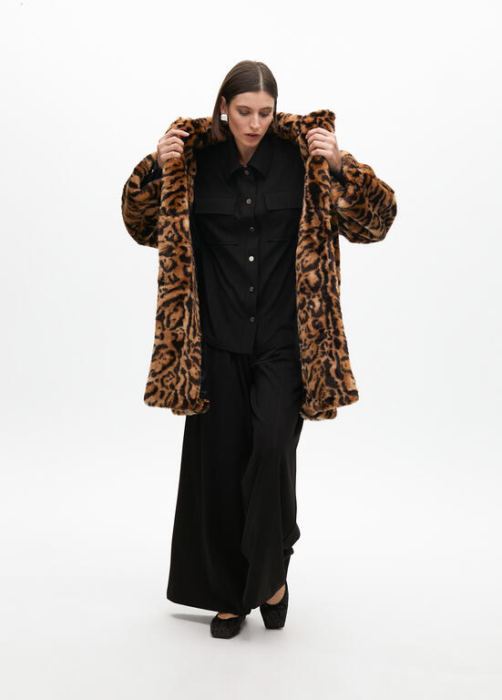 CASACO LOLA CASADMNT MIDI FAUX FUR ANML PRINT TRESPASSADO - Carla Valente