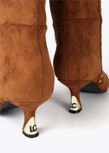 BOTA LOLA CASADMNT CANO ALTO TACÃO PERSONALIZADO E TACHAS - Carla Valente