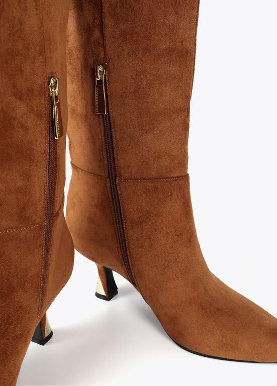 BOTA LOLA CASADMNT CANO ALTO TACÃO PERSONALIZADO E TACHAS - Carla Valente