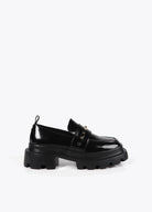 MOCASSIM LOLA CASADMNT BICO QUADRADO C/ DETALHES TACHAS - Carla Valente