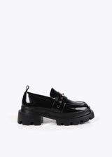 MOCASSIM LOLA CASADMNT BICO QUADRADO C/ DETALHES TACHAS - Carla Valente