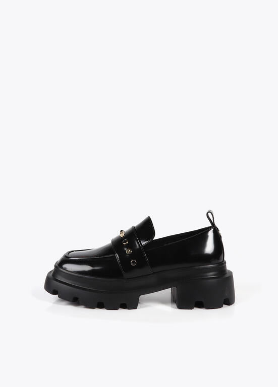 MOCASSIM LOLA CASADMNT BICO QUADRADO C/ DETALHES TACHAS - Carla Valente