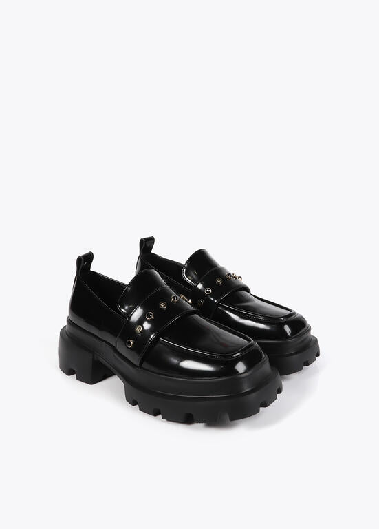 MOCASSIM LOLA CASADMNT BICO QUADRADO C/ DETALHES TACHAS - Carla Valente