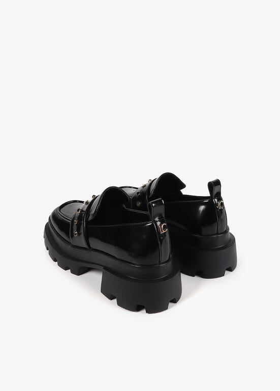 MOCASSIM LOLA CASADMNT BICO QUADRADO C/ DETALHES TACHAS - Carla Valente