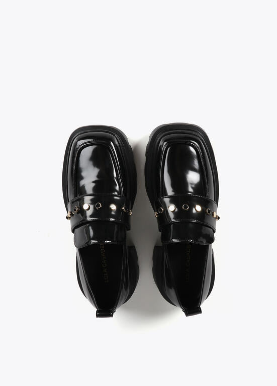 MOCASSIM LOLA CASADMNT BICO QUADRADO C/ DETALHES TACHAS - Carla Valente