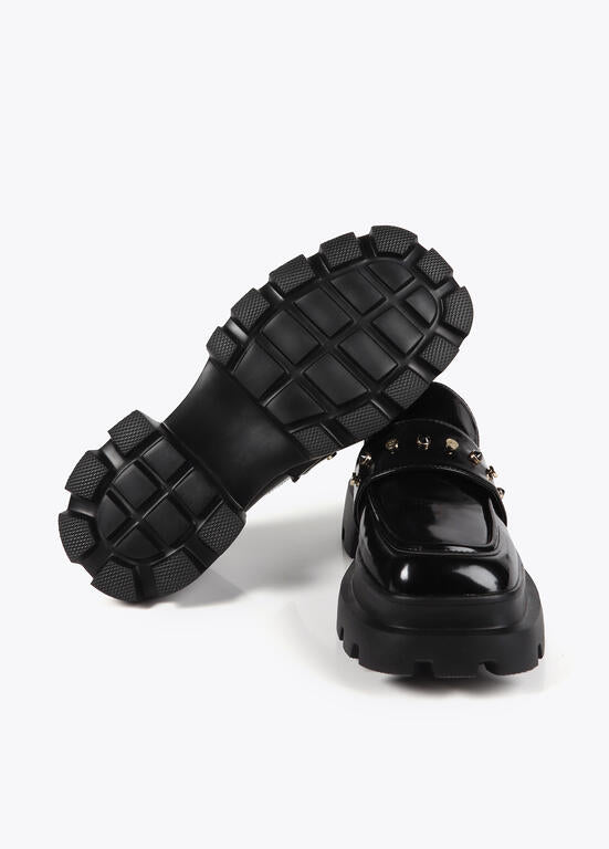 MOCASSIM LOLA CASADMNT BICO QUADRADO C/ DETALHES TACHAS - Carla Valente