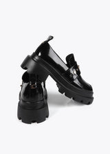 MOCASSIM LOLA CASADMNT BICO QUADRADO C/ DETALHES TACHAS - Carla Valente