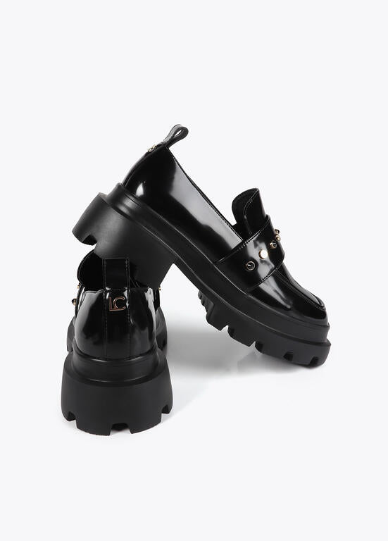 MOCASSIM LOLA CASADMNT BICO QUADRADO C/ DETALHES TACHAS - Carla Valente