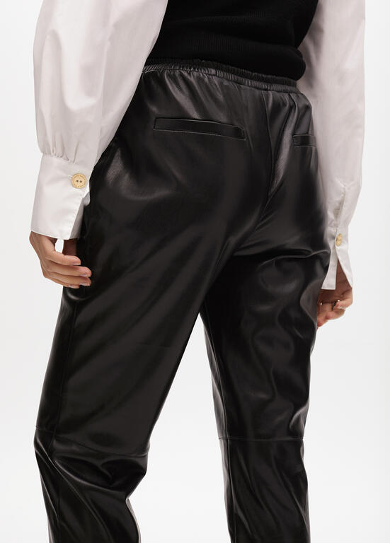 CALÇA LOLA CASADMNT JOGGER ECO PELE - Carla Valente