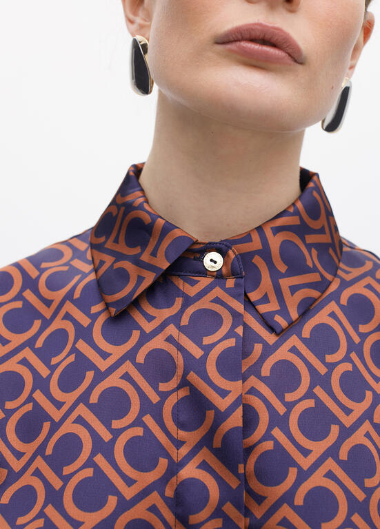 CAMISA LOLA CASADMNT ESTAMPA LOGOTIPADA EM CETIM - Carla Valente