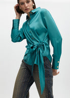 CAMISA LOLA CASADMNT  COM DETALHE DE NÓ BAIXO - Carla Valente