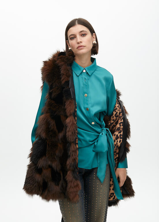 CAMISA LOLA CASADMNT  COM DETALHE DE NÓ BAIXO - Carla Valente