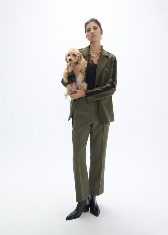 BLAZER LOLA CASADMUNT RETO DE GROSGRAIN COM ANIMAL NAS COSTAS - Carla Valente