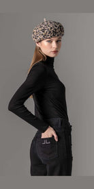 Pantalona LiberJeans Vickye com brilhantes - detalhe traseiro
