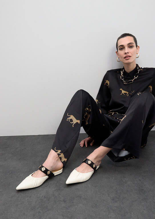 SAPATO LOLA CASADMNT RASO C/ ELÁSTICO E DETALHES METALIZADOS - Carla Valente