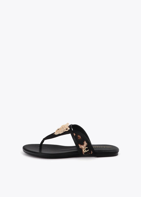 SANDÁLIA LOLA CASADMNT RASA ANIMAL PRINT E APLIQUE METAL - Carla Valente