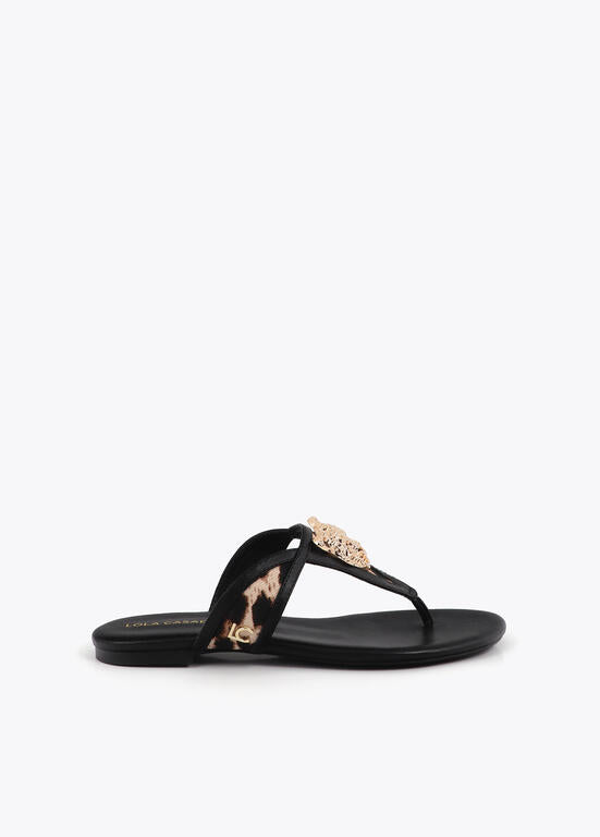 SANDÁLIA LOLA CASADMNT RASA ANIMAL PRINT E APLIQUE METAL - Carla Valente