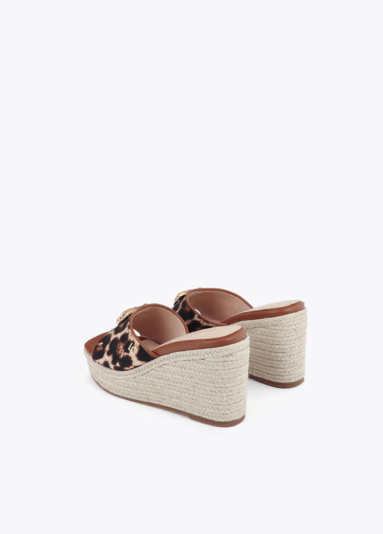 SAPATO LOLA CASADMNT ESTAMPA LEOPARDO APLICAÇÃO METAL - Carla Valente