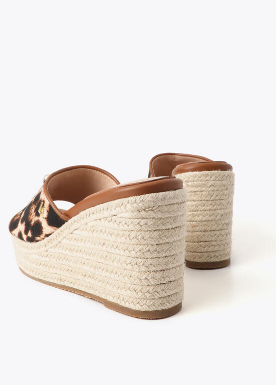 SAPATO LOLA CASADMNT ESTAMPA LEOPARDO APLICAÇÃO METAL - Carla Valente