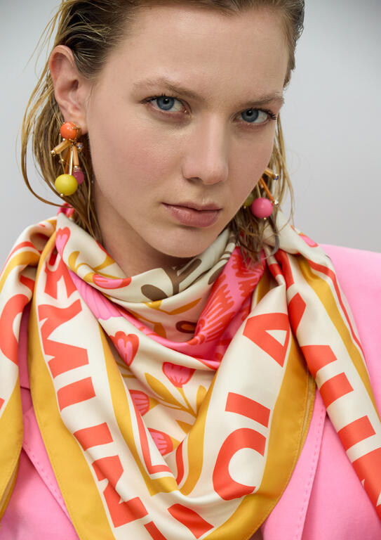 LENÇO LOLA CASADMNT ACETINADO FLORAL E TIGRES - Carla Valente