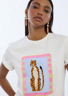 T-SHIRT  LOLA CASADMNT COM BORDADO DE ANIMAL EM LANTEJOULAS - Carla Valente