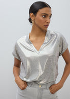 T-SHIRT LOLA CASADMNT DECOTE EM V LAMINA - Carla Valente
