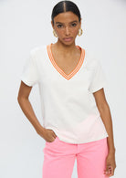 T-SHIRT LOLA CASADMNT DECOTE V E FITA - Carla Valente