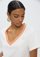 T-SHIRT LOLA CASADMNT DECOTE V E FITA - Carla Valente