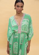 VESTIDO LOLA CASADEMUNT LONGO MANGAS LARGAS ESTAMPA THAI - Carla Valente