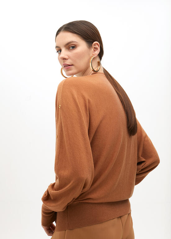 JERSEY MAITE COM APLICAÇÃO ILHÓS MANGA CAÍDA - Carla Valente