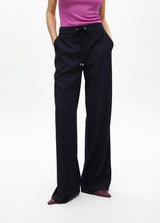 CALÇA MAITE RETA COM RISCA DE BORRACHA DIPLOMÁTICA - Carla Valente