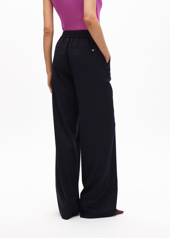 CALÇA MAITE RETA COM RISCA DE BORRACHA DIPLOMÁTICA - Carla Valente