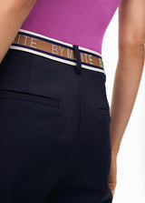 CALÇA MAITE CHINO ELÁSTICA  LOGOTIPADA E STRASS - Carla Valente