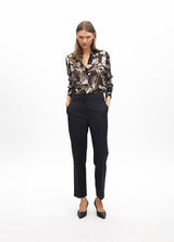 CALÇA MAITE CHINO COM DETALHE NA CINTURA - Carla Valente