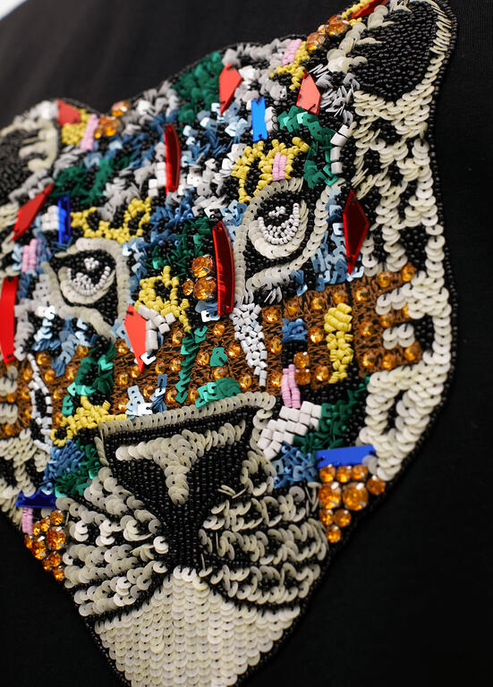 T-SHIRT MAITE COM TIGRE EM STRASS - Carla Valente