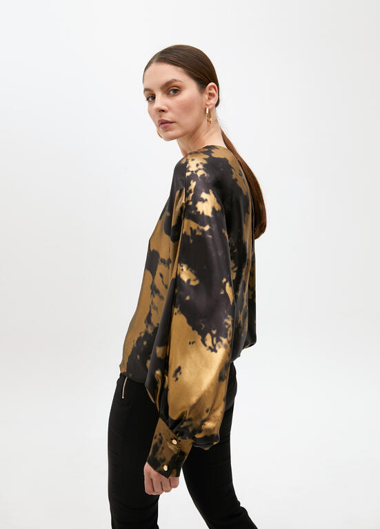 BLUSA MAITE ESTAMPADA COM MANGA ASSIMÉTRICA - Carla Valente