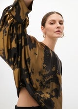 BLUSA MAITE ESTAMPADA COM MANGA ASSIMÉTRICA - Carla Valente