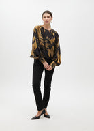 BLUSA MAITE ESTAMPADA COM MANGA ASSIMÉTRICA - Carla Valente