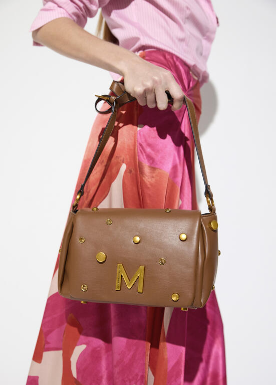 BOLSA LOLA CASADEMUNT TIRACOLO COM ABA E TACHAS — fotografia 1