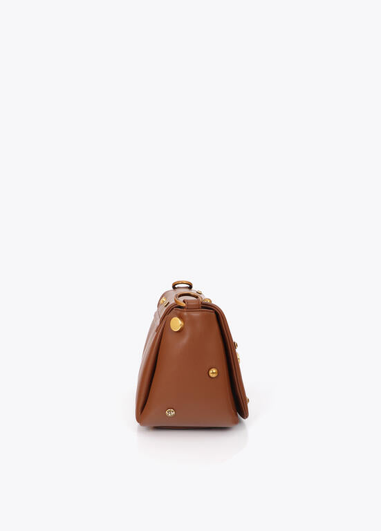 BOLSA LOLA CASADEMUNT TIRACOLO COM ABA E TACHAS — fotografia 5