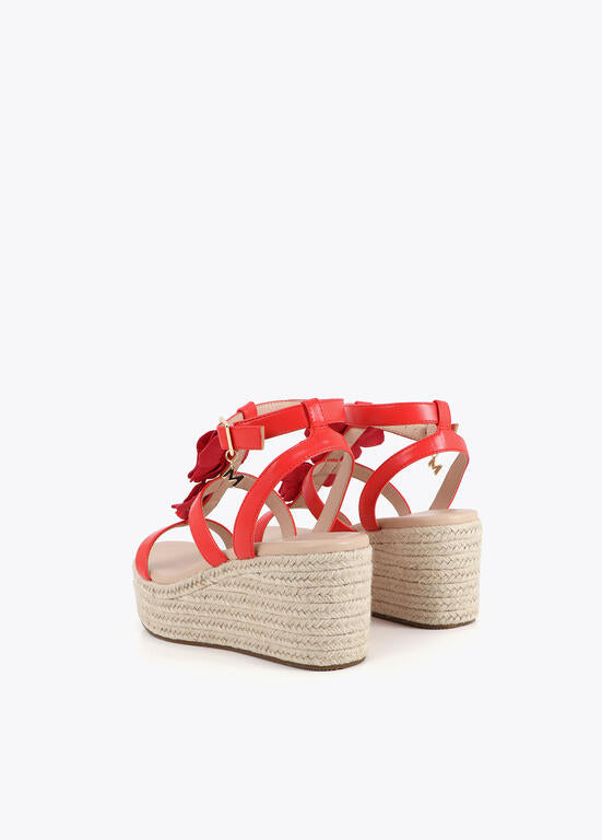 SAPATO MAITE CUNHA COM ADORNOS FLORAIS - Carla Valente