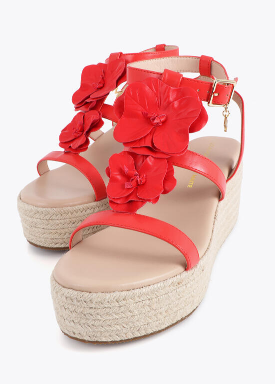 SAPATO MAITE CUNHA COM ADORNOS FLORAIS - Carla Valente