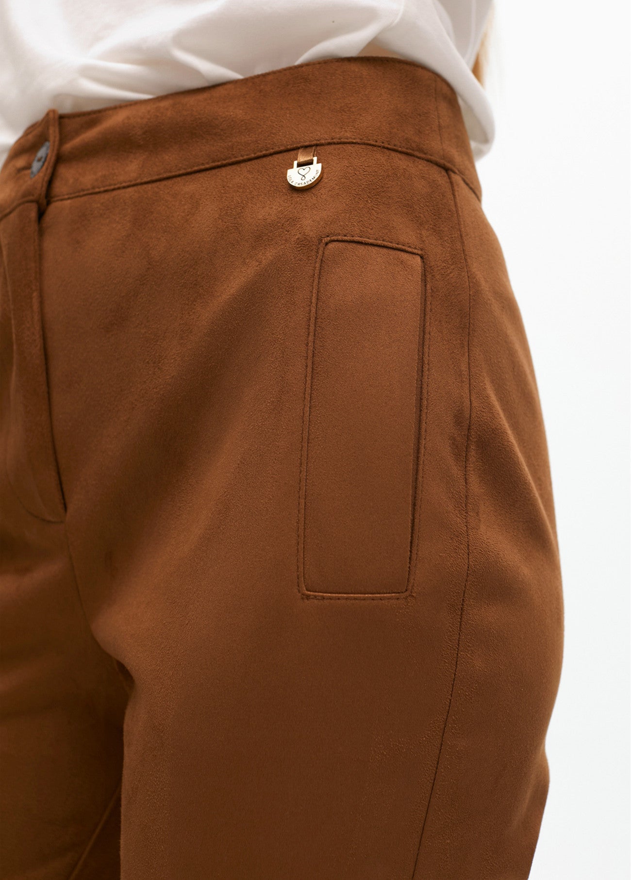 CALÇA LOLA CASADMNT BOCA DE SINO EM SUEDE SINTETICO - Carla Valente