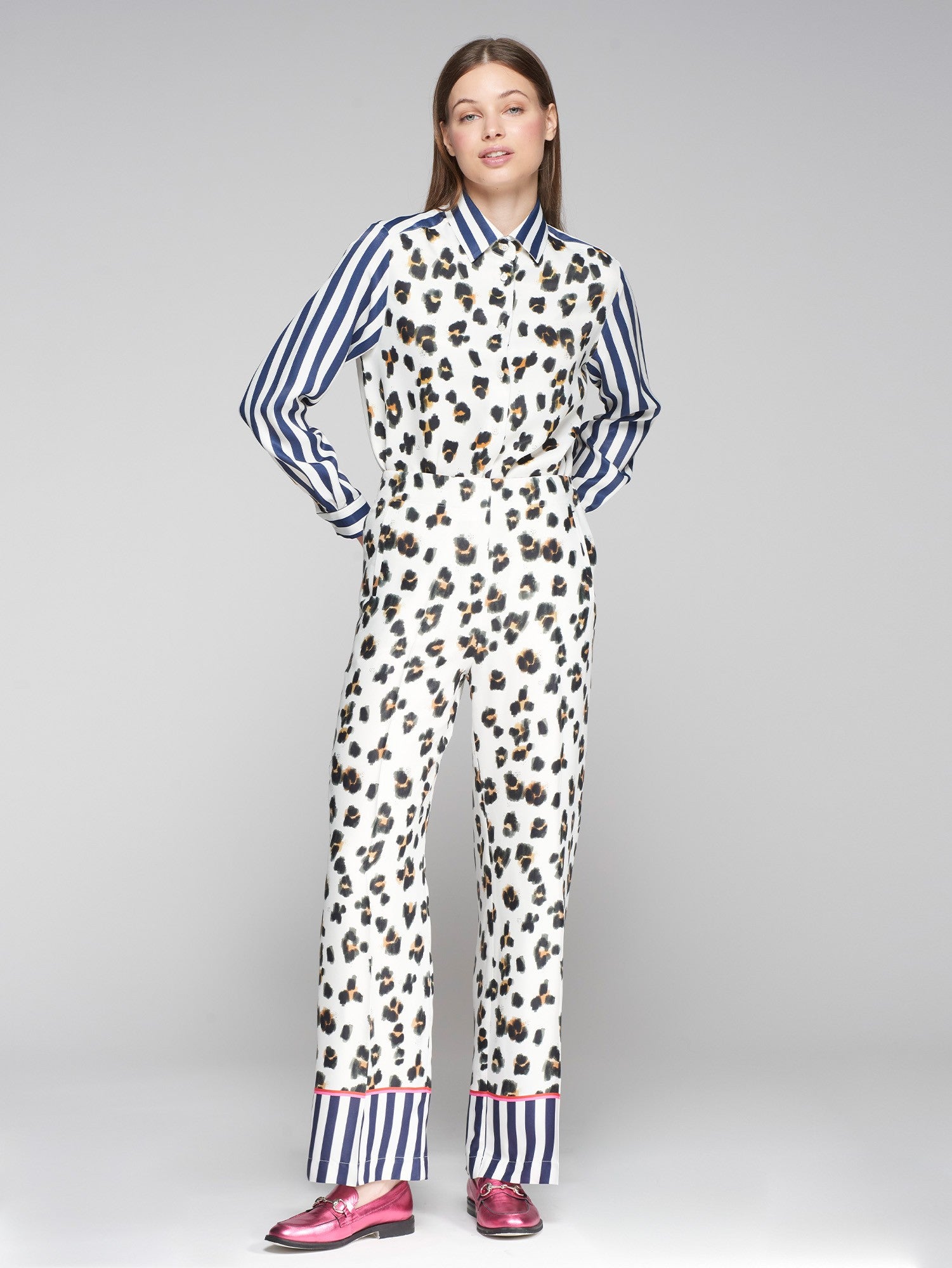 CALÇA VILAGALLO ELENA LEOPARDO RISCAS - Carla Valente